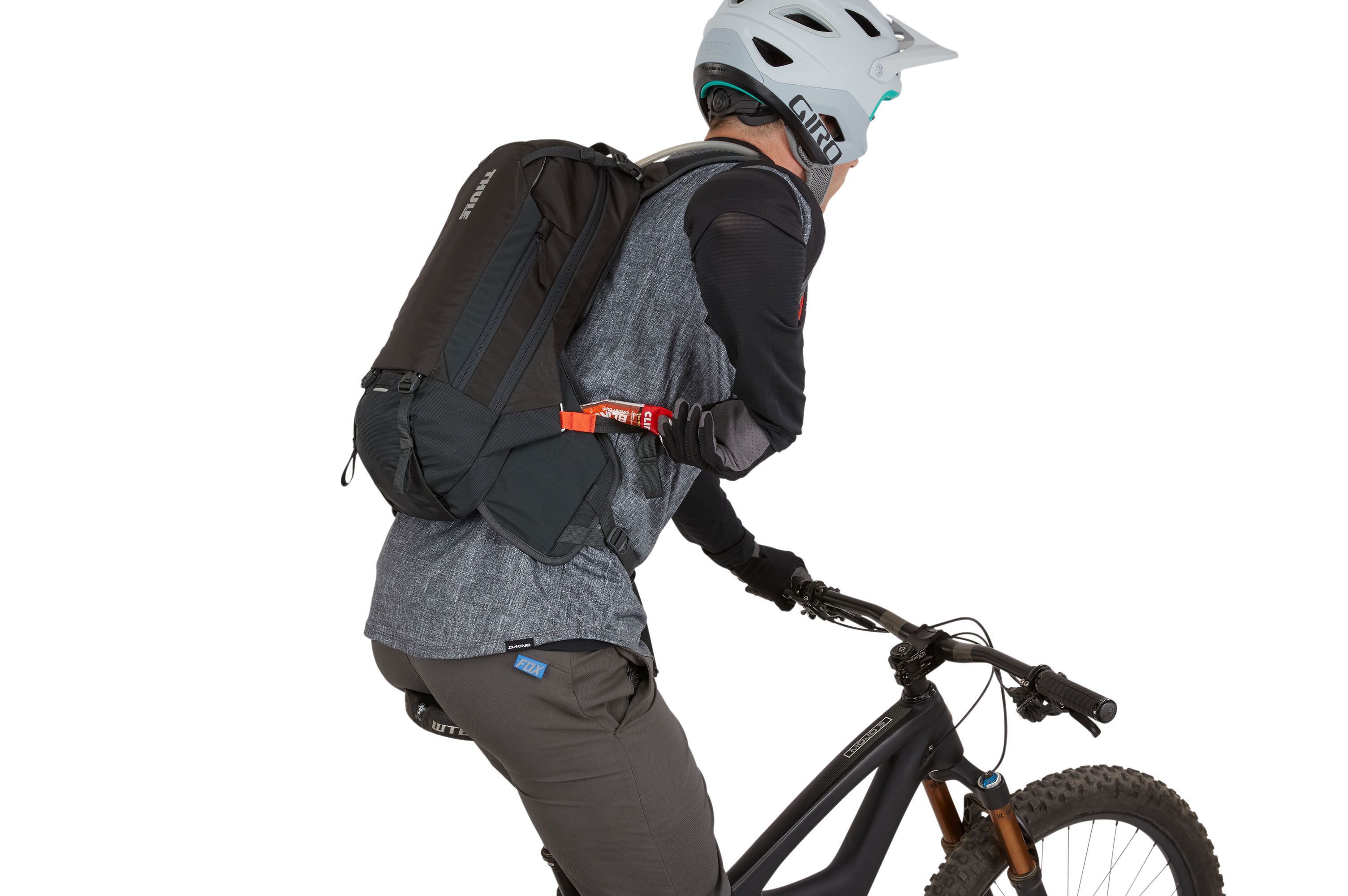 Thule Rail 12L lower back jersey pockets
