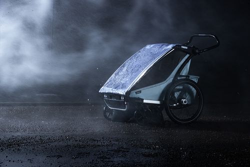 En cykelvagn genomgår förslitningssimuleringar på Thule Test Center.